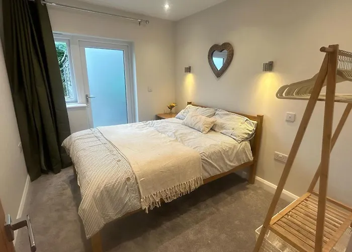 The Nest - Lower Broadheath